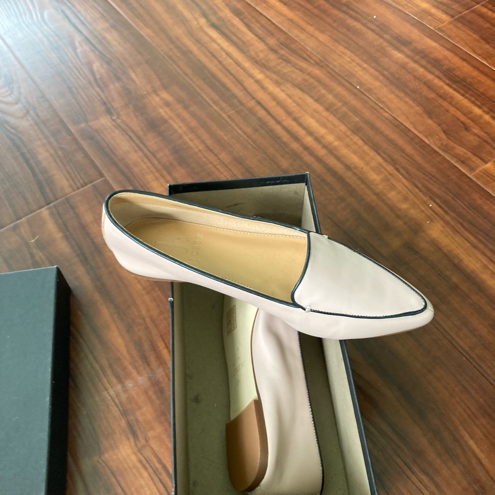 NIB A  blush/beige JCrew leather loafers